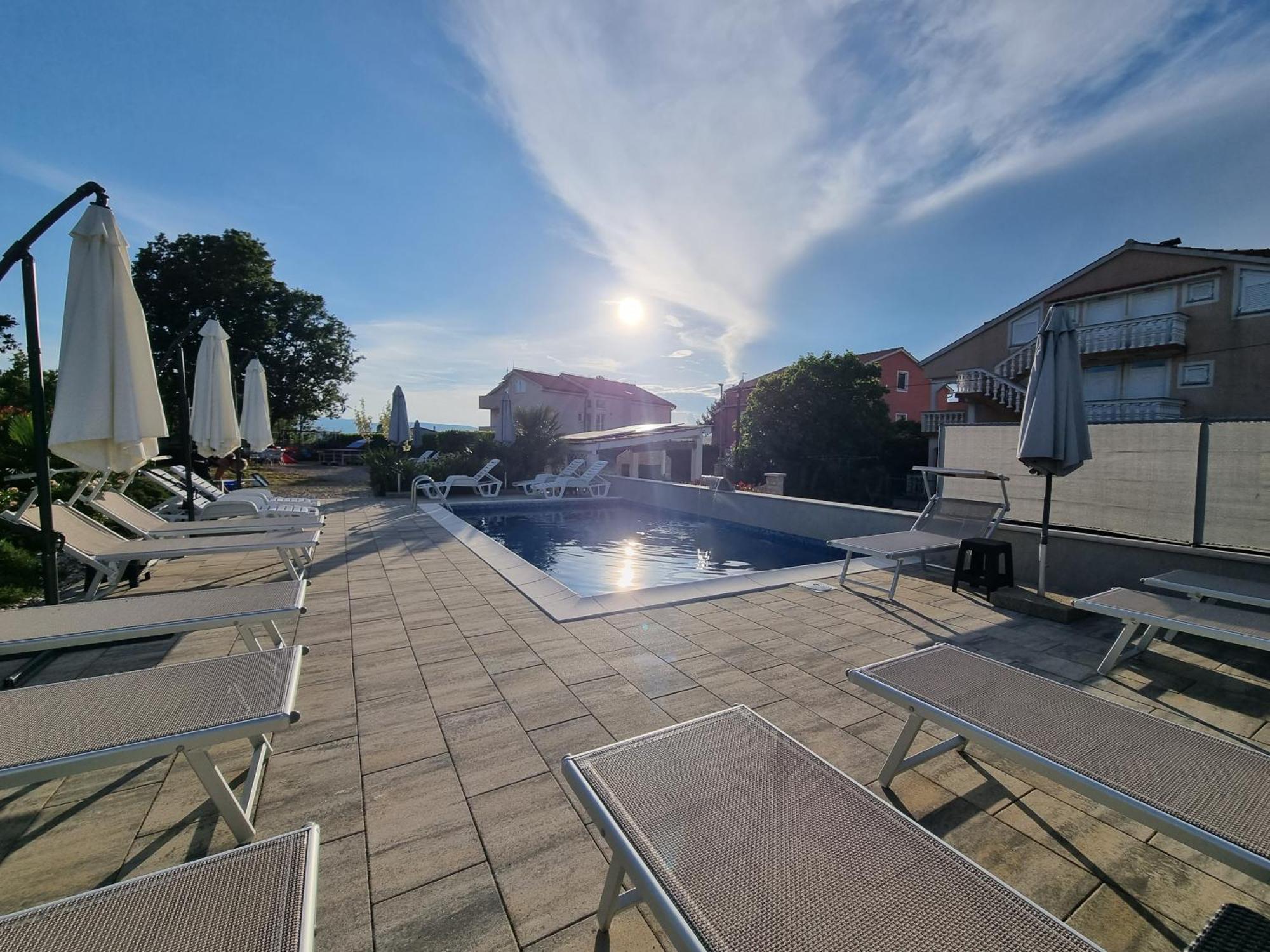 Apartment Lea With Pool Malinska