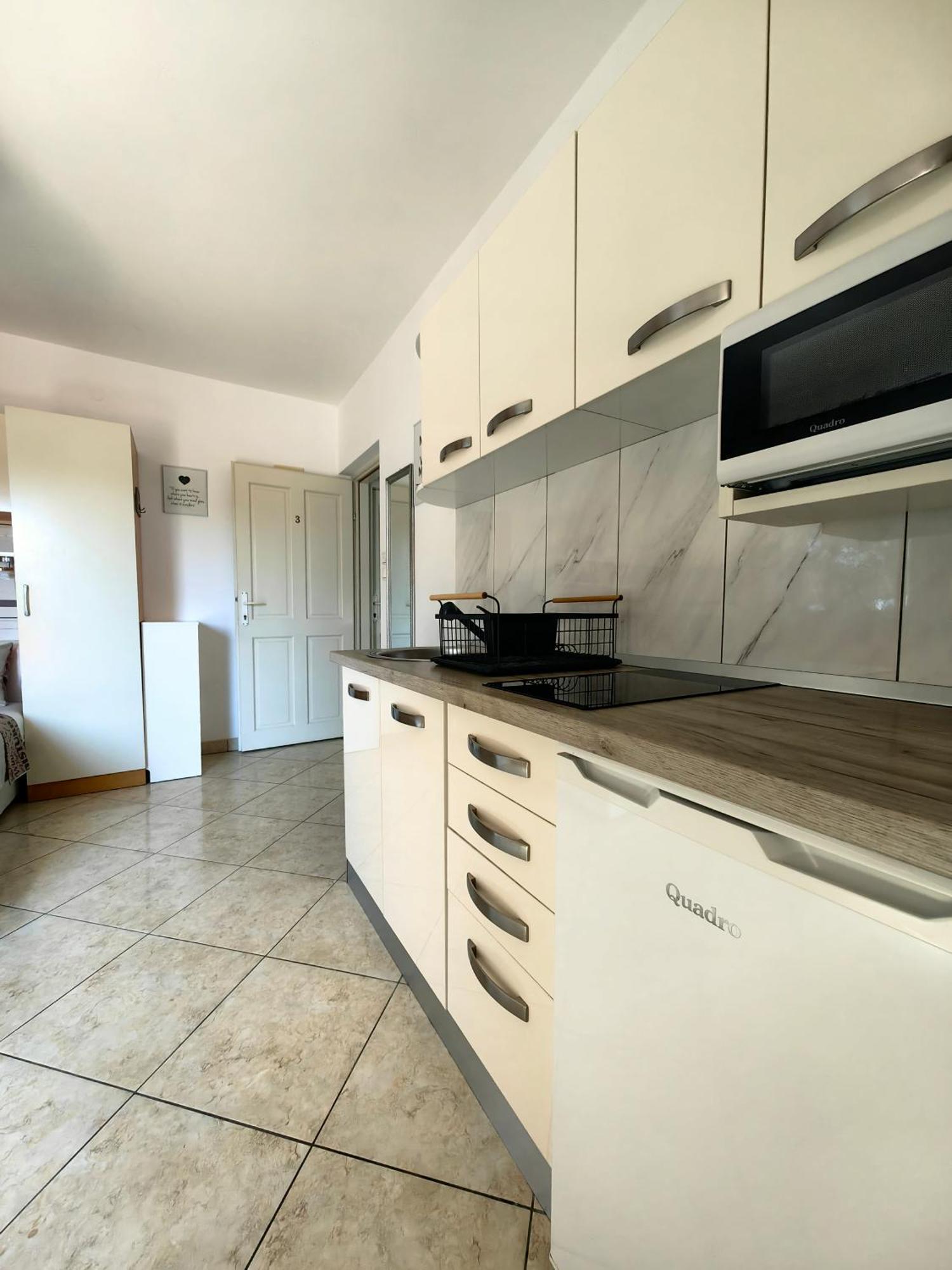 Apartment Lea With Pool Malinska