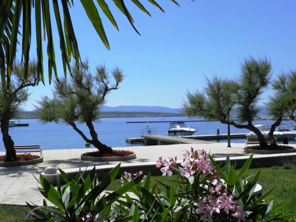 Apartment Lea With Pool Malinska
