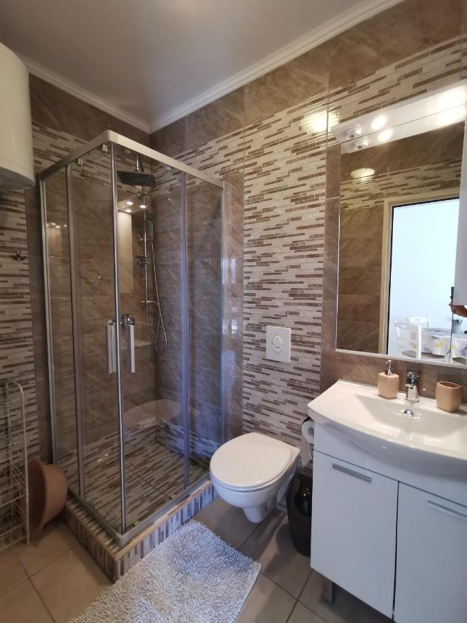 Apartment Lea With Pool Malinska