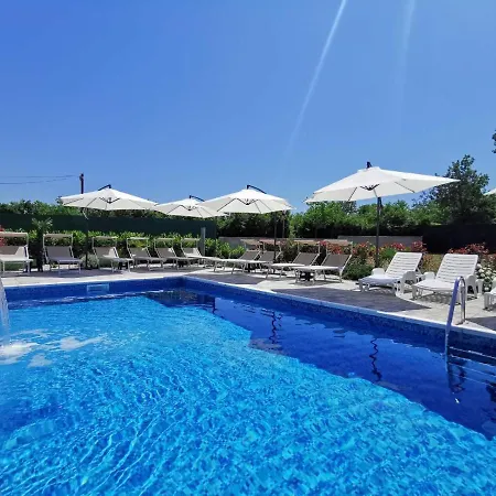 Apartments Lea With Pool Malinska Exterior foto