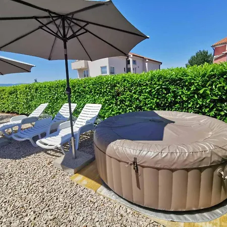 Apartments Lea With Pool Malinska Exterior foto
