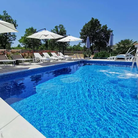 Apartments Lea With Pool Malinska Exterior foto