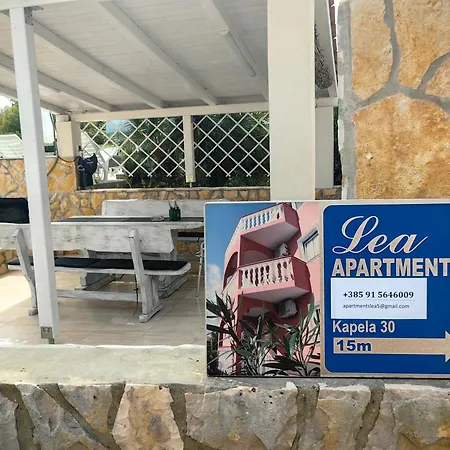 Apartments Lea With Pool Malinska Exterior foto
