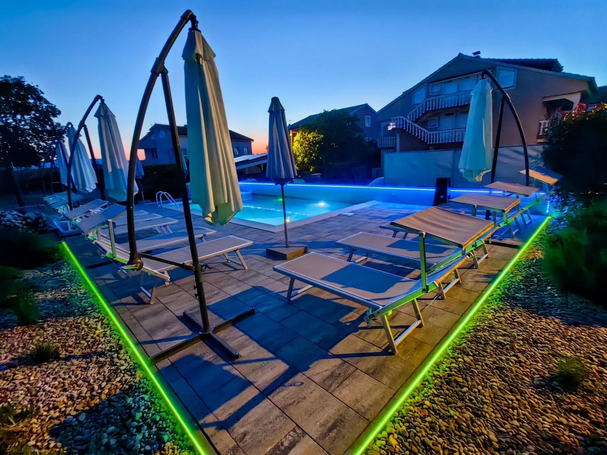 Apartman Lea With Pool Malinska